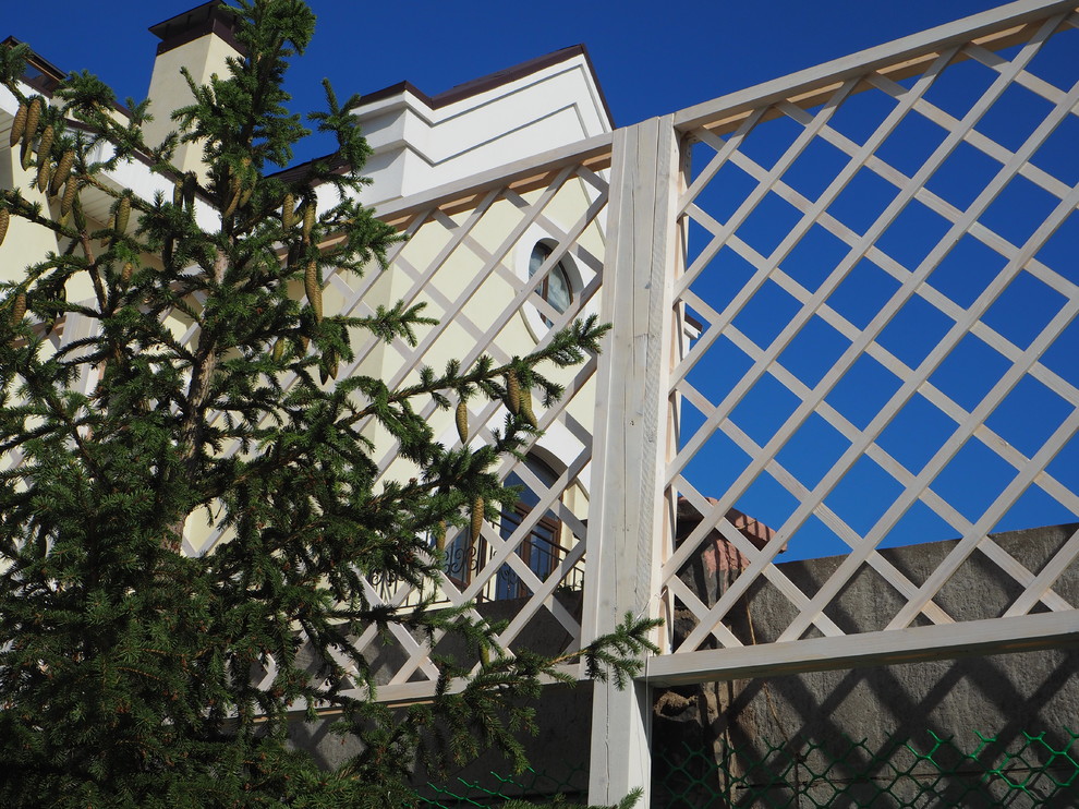 Натуральное дерево в саду