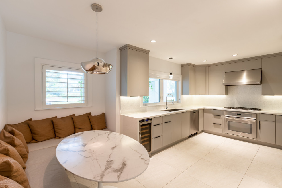 Example of a transitional kitchen design in Miami