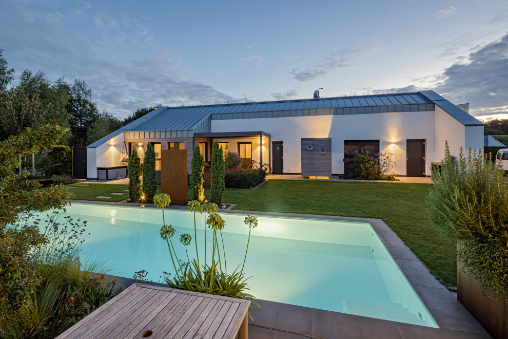 Großer Moderner Pool in Düsseldorf