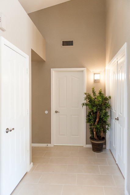 18 S Riata Drive Gilbert AZ 85296 modern-flur