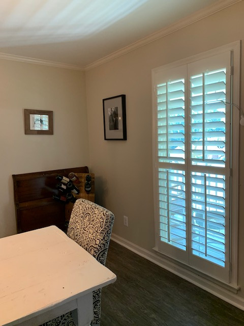 Example of a transitional home design design in Atlanta