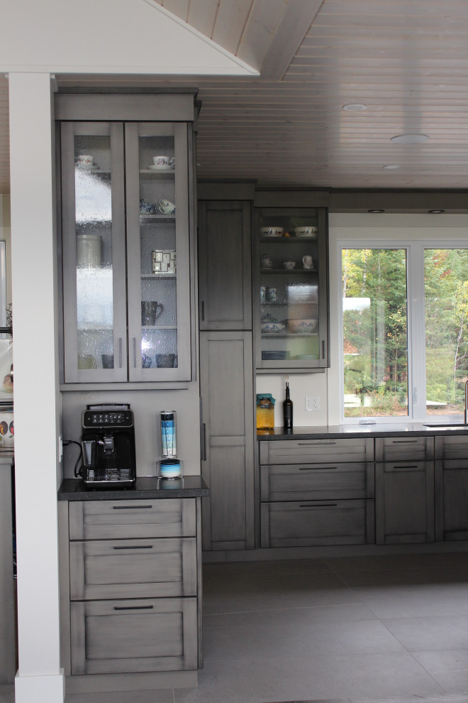 Home design - transitional home design idea in Toronto