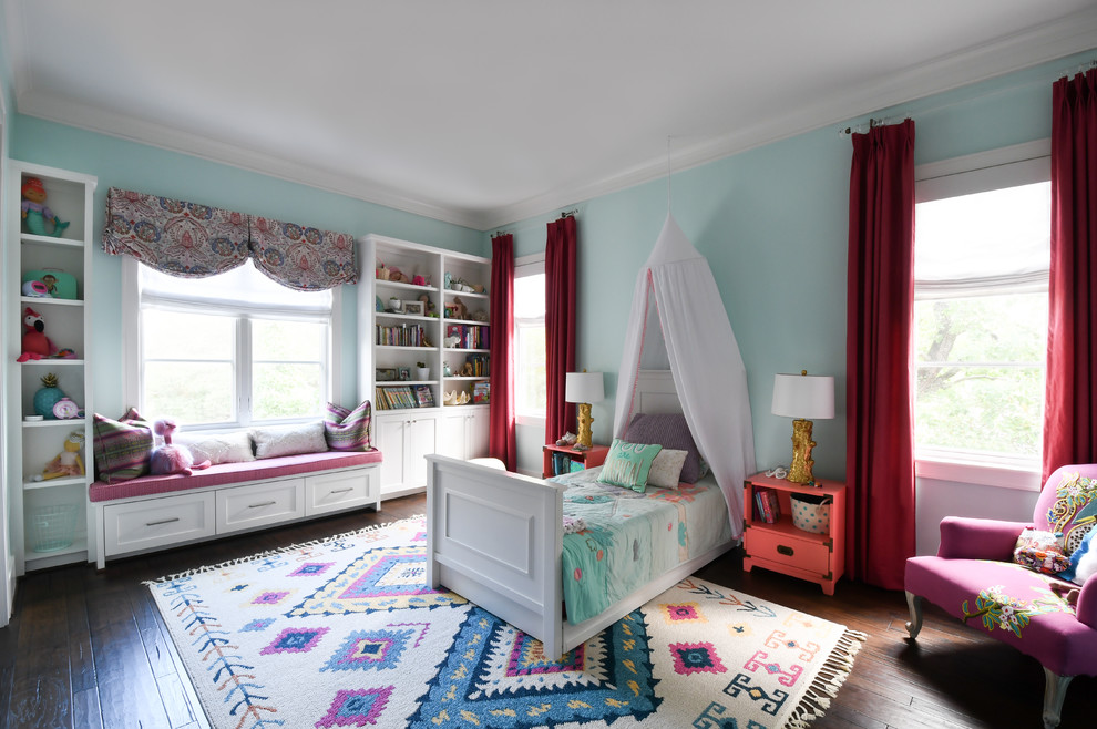 Transitional home design photo in Houston