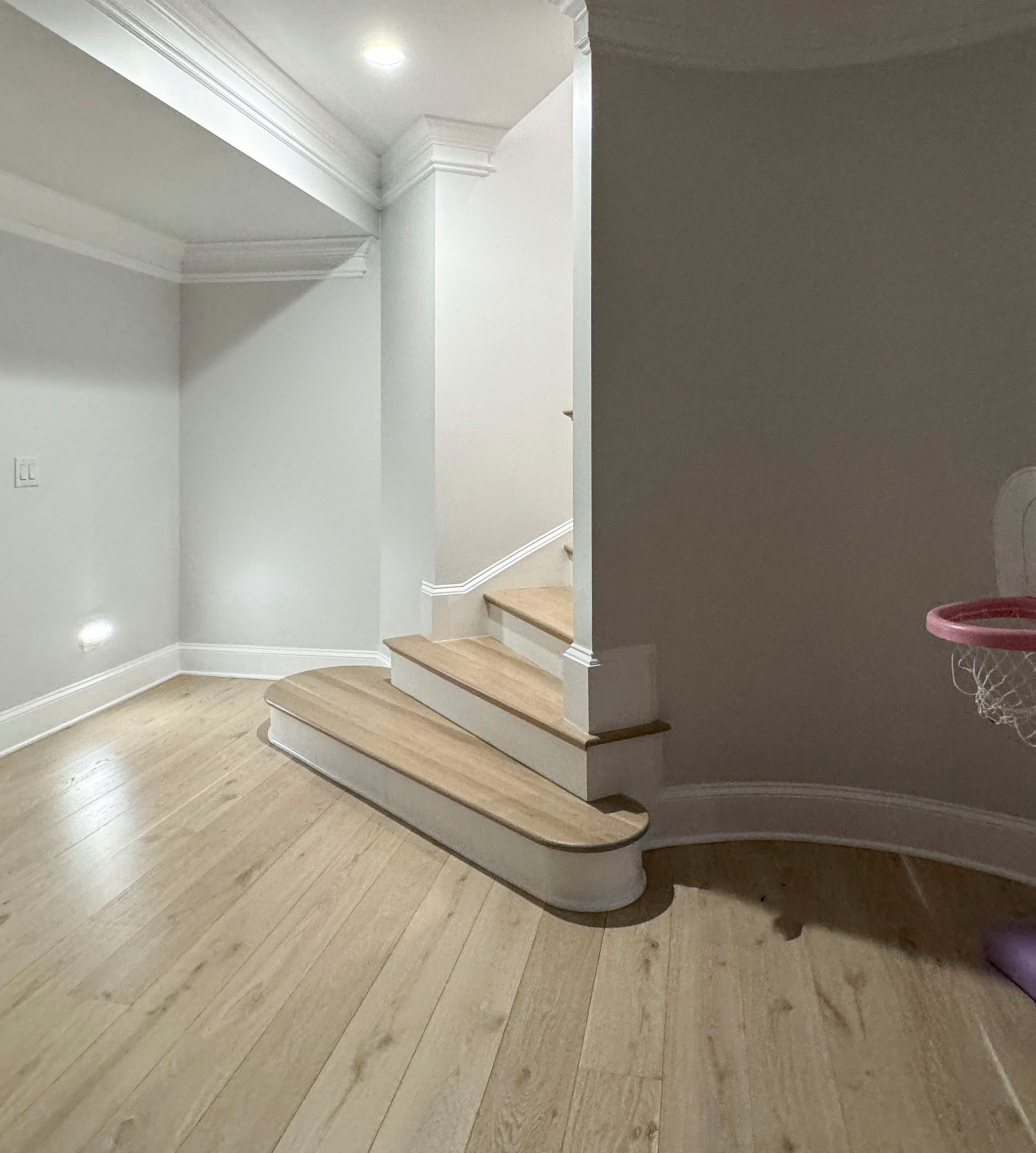 116_Elegant & Eye-catching Curved Staircase, Leesburg VA 20175