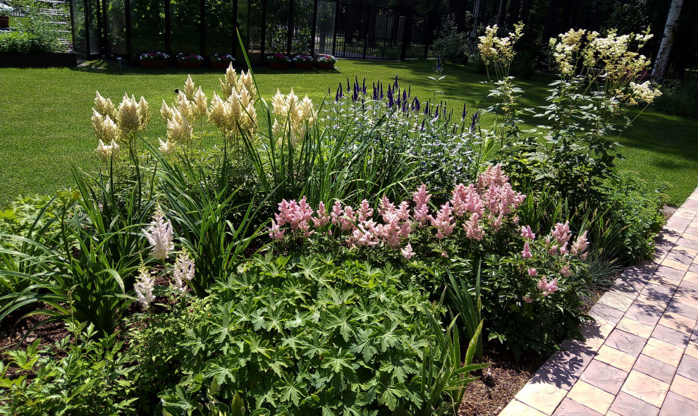 Цветники под пологом леса