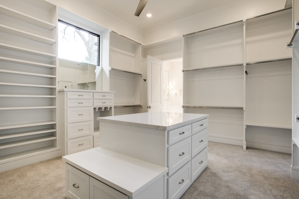 Inspiration for a modern storage and wardrobe in Dallas.