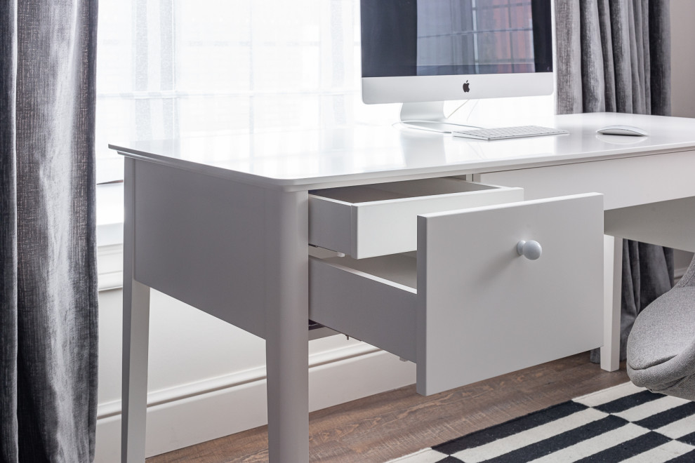 Рабочий стол в детскую