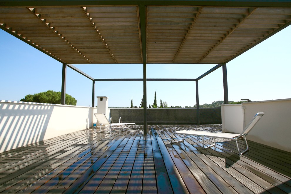 Inspiration for a contemporary deck in Montpellier.