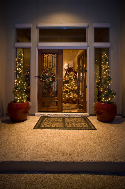 Entry Austin Holiday Inspiration - Christmas Tree Instalations mediterranean-entry