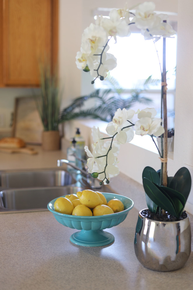 Home design - transitional home design idea in Phoenix