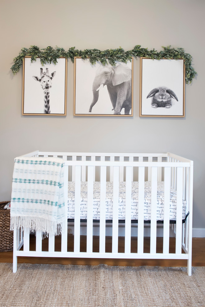 シーダーラピッズにあるシャビーシック調のおしゃれな赤ちゃん部屋の写真