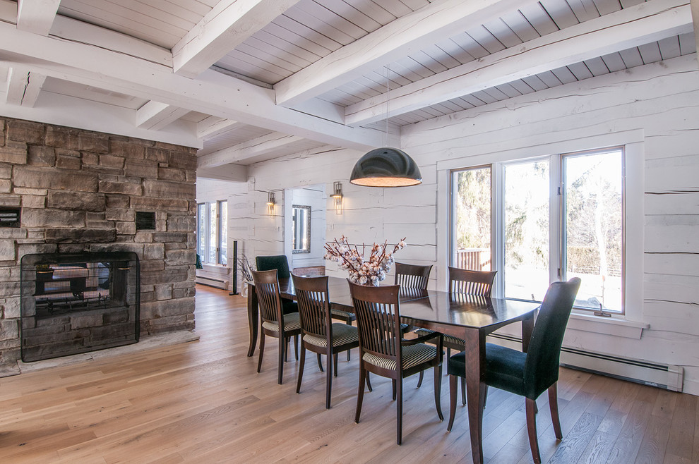 Example of a transitional dining room design in Toronto