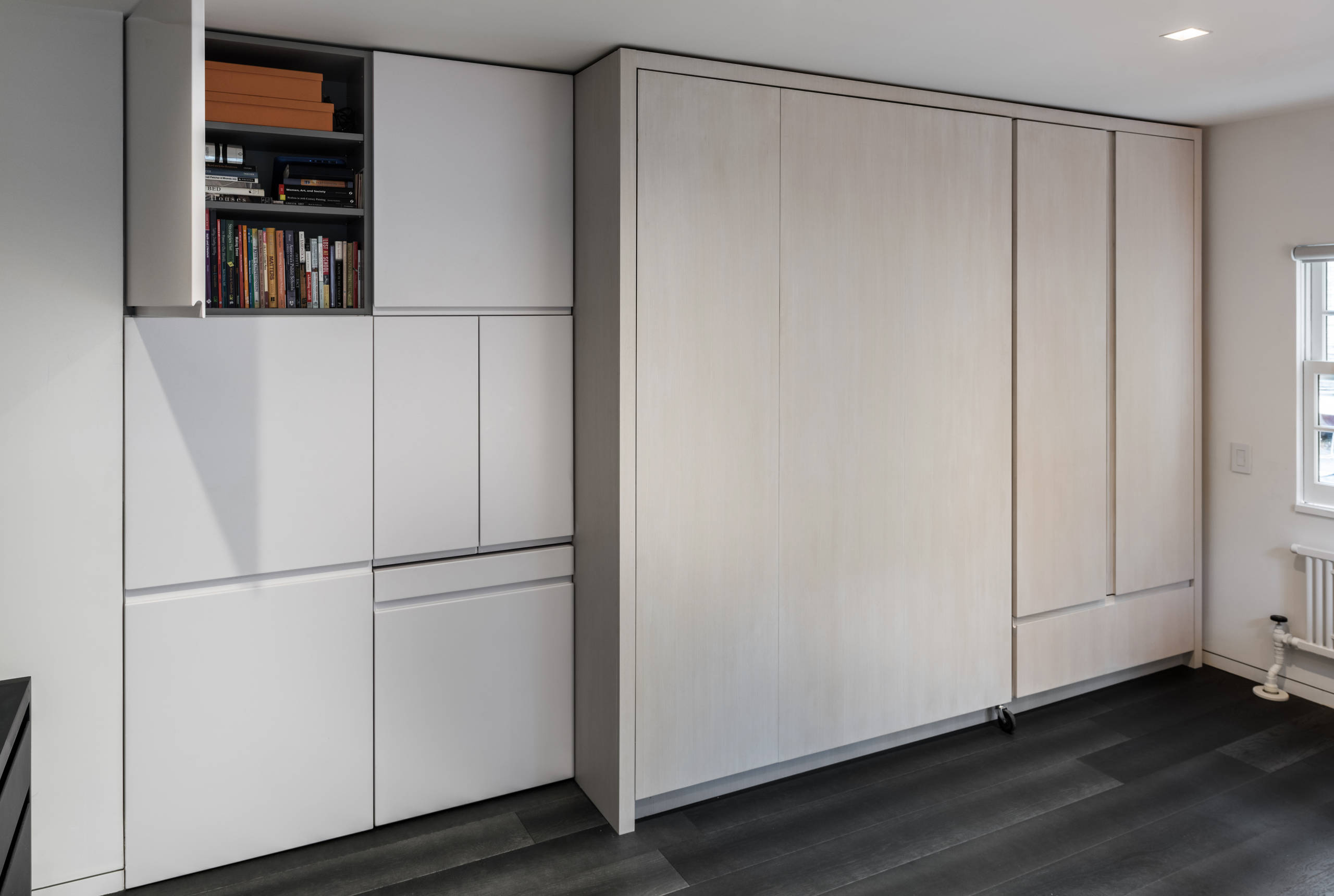 rooms_様 A Transforming Storage Wall Maximizes 225 Square Feet