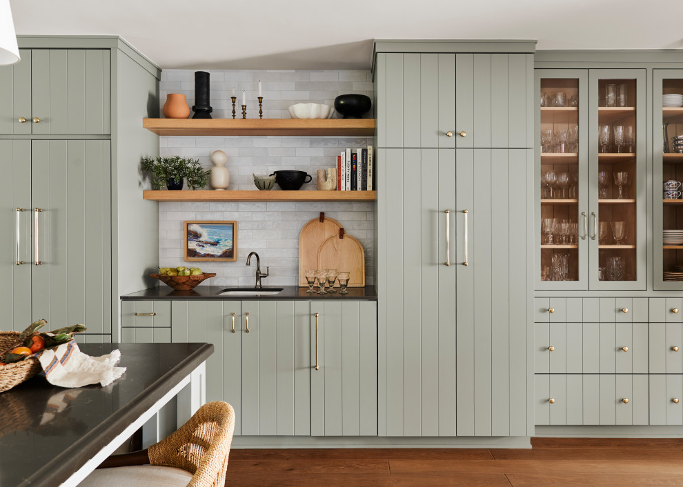 Inspiration for a transitional home bar remodel in Los Angeles