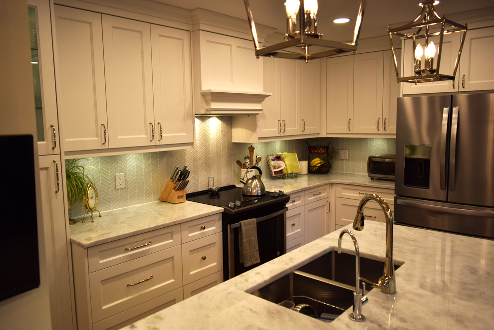 Transitional kitchen photo with an undermount sink, stainless steel appliances, an island and white countertops