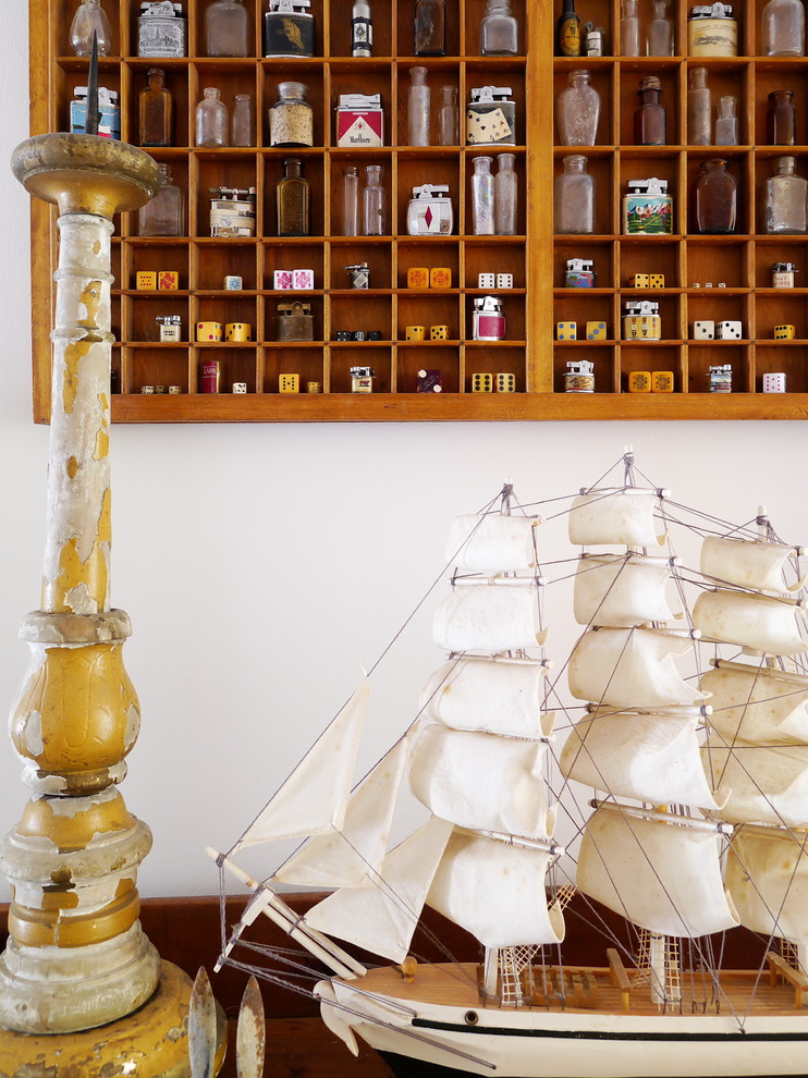 Eclectic home design photo in Melbourne
