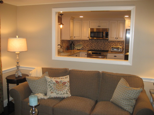 Cape Cod traditional-living-room