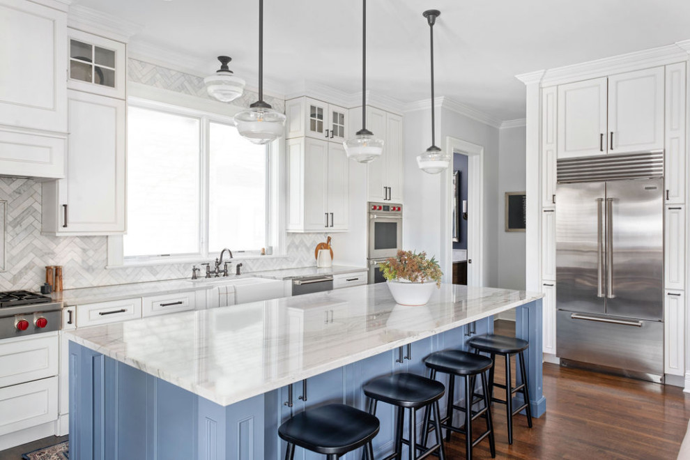 Transitional kitchen photo in Chicago
