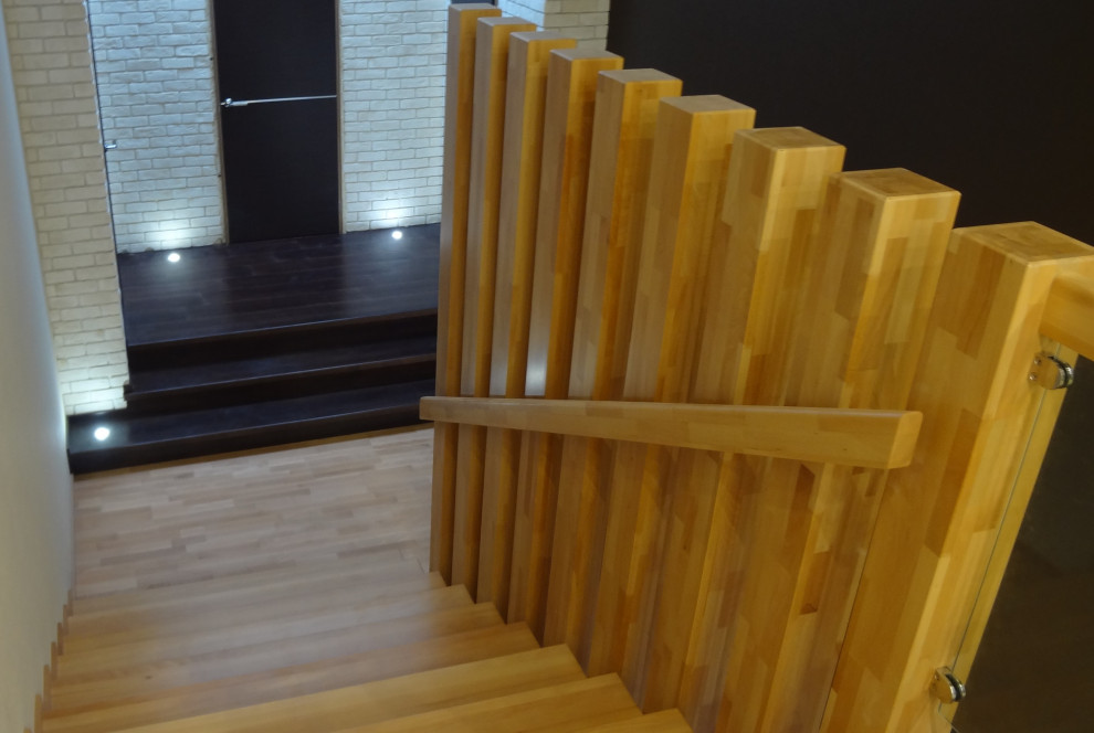 Лестница из массива бука на бетонном основании.Самара пос.Гранный