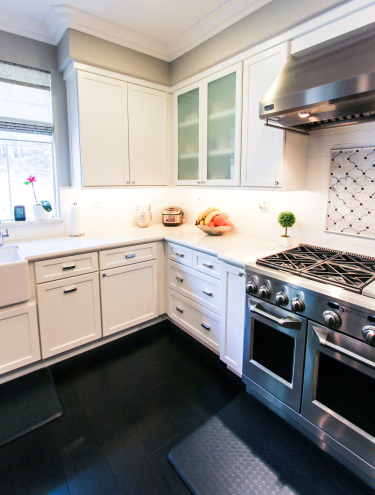 Design ideas for a mid-sized transitional kitchen in San Francisco.