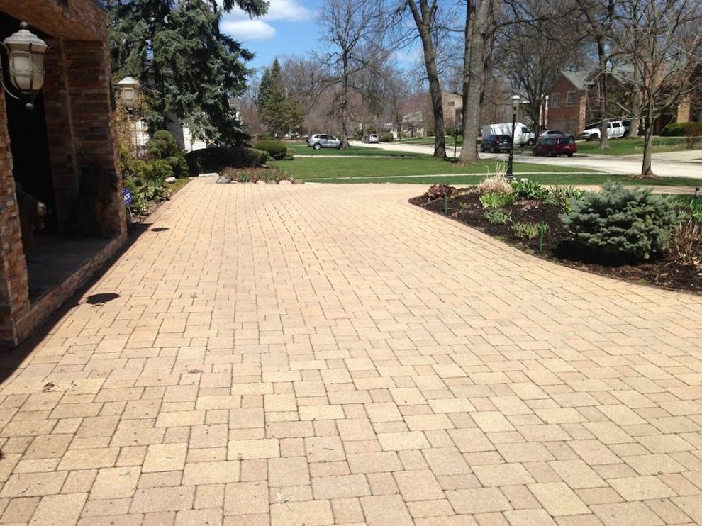 Photo of a front yard driveway in Chicago with brick pavers.