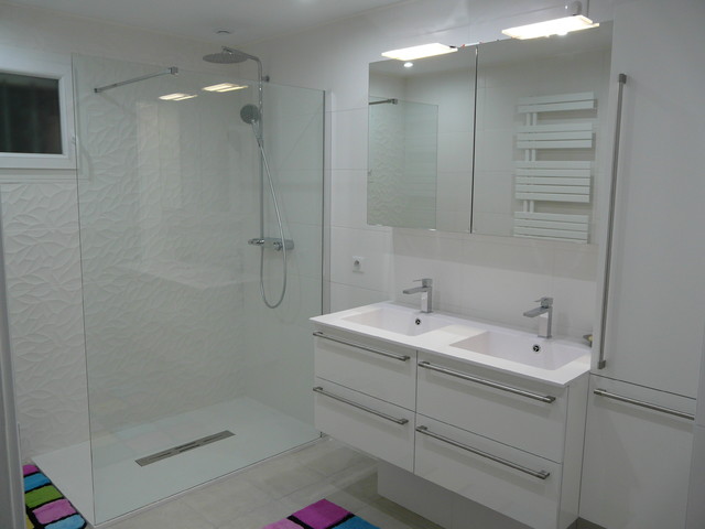 Salle De Bain Toute Blanche Modern Bathroom Angers By Agenceur Torres Moulin Houzz Ie