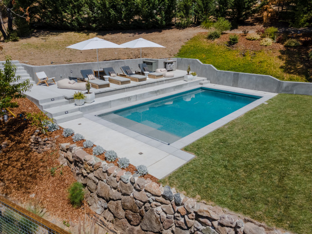 Kentfield Backyard contemporaneo-piscina
