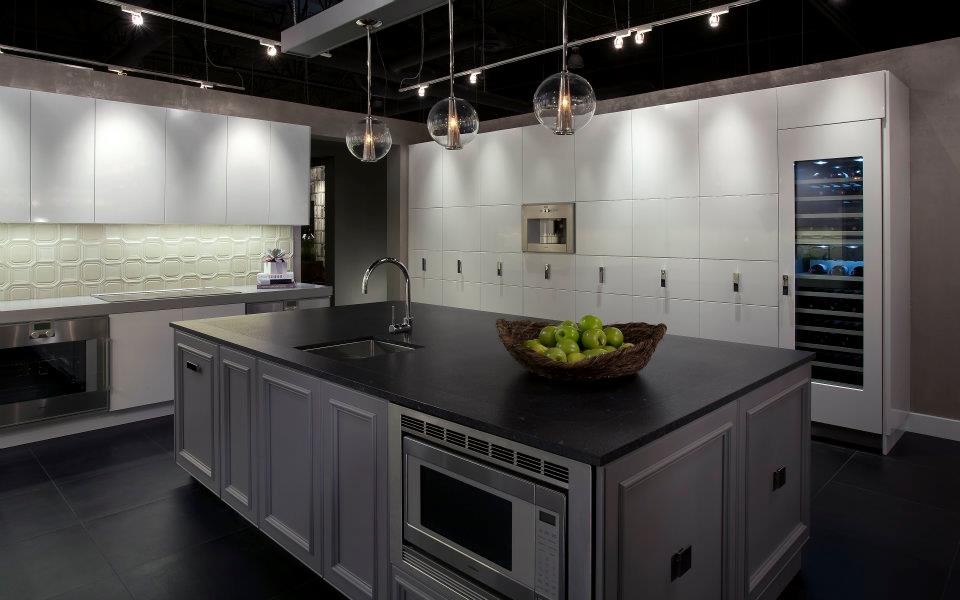 Design ideas for a modern kitchen in Orange County.