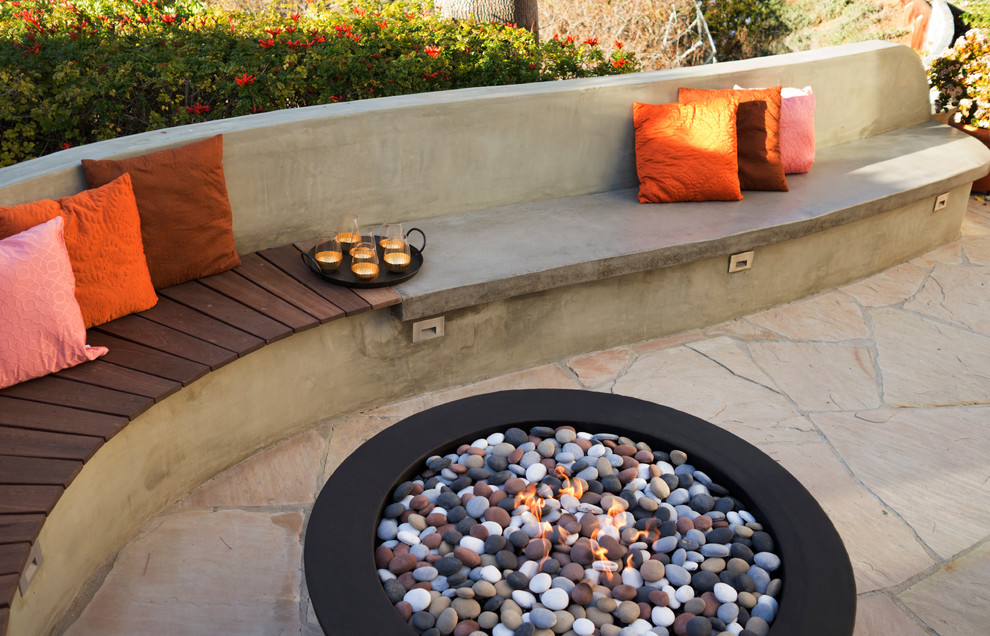 Mid-sized contemporary courtyard patio in Los Angeles with natural stone pavers.
