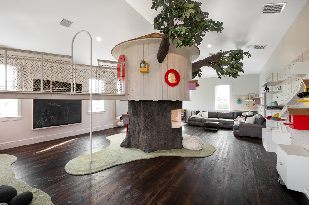 Idée de décoration pour une grande chambre d'enfant de 4 à 10 ans design avec un mur gris, un sol en bois brun, un sol marron et un plafond voûté.