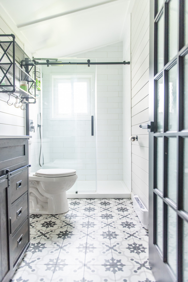 Inspiration for a transitional home design remodel in Toronto
