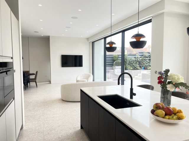 Pebble Grey Handleless Kitchen in Beckenham contemporary-koek