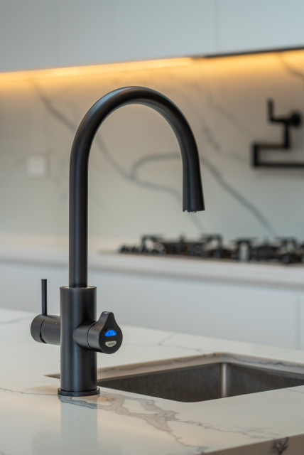 Extension | The Ponds modern-koek