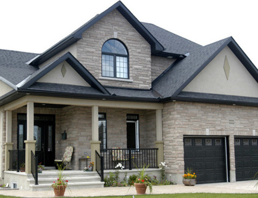 Example of a classic home design design in Ottawa