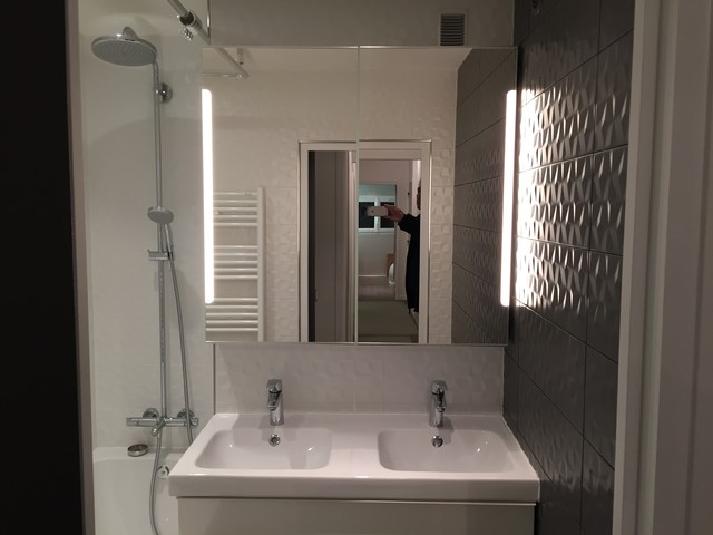 SALLE DE BAINS modern-badezimmer