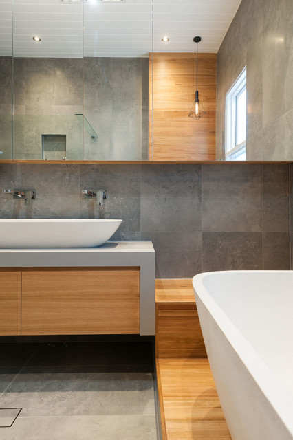 View House contemporary-bathroom
