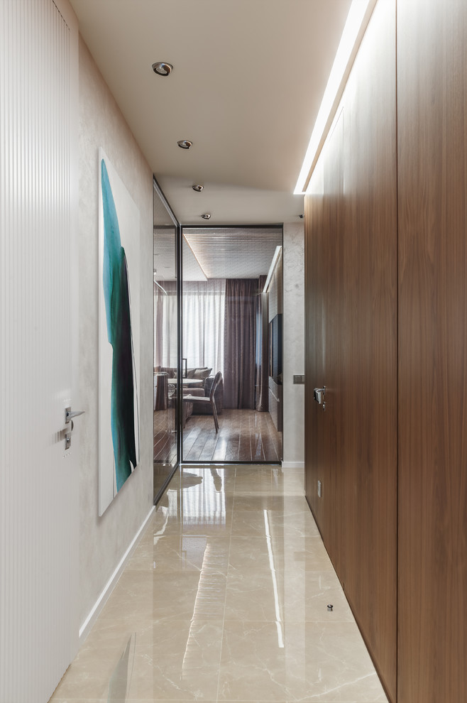 This is an example of a contemporary hallway in Moscow.