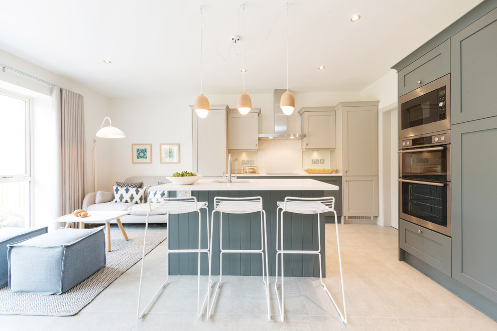 Mid-sized transitional open plan kitchen in Dublin with with island.