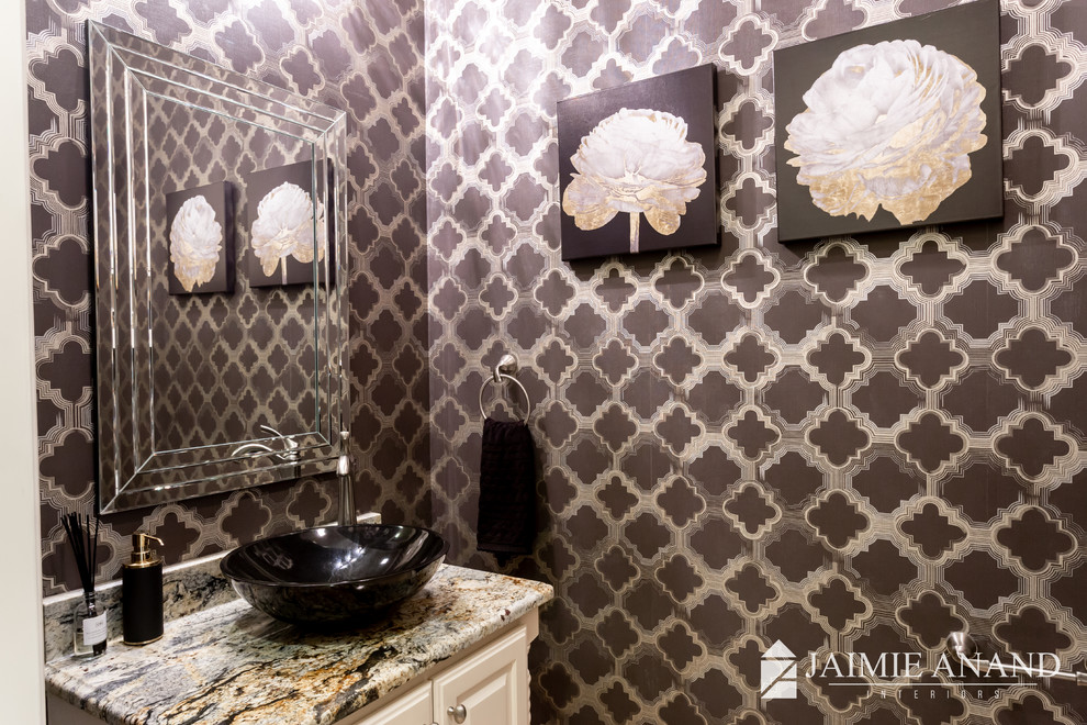 Transitional home design photo in Austin