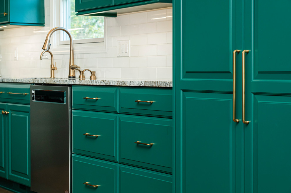 Kitchen - transitional kitchen idea in Indianapolis