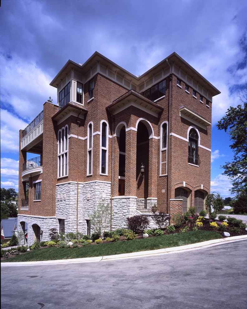 Design ideas for a traditional brick exterior in Cincinnati.