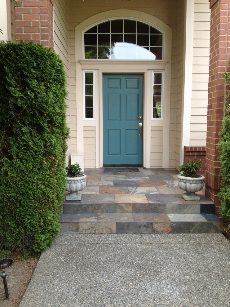 Entryway - transitional entryway idea in Seattle