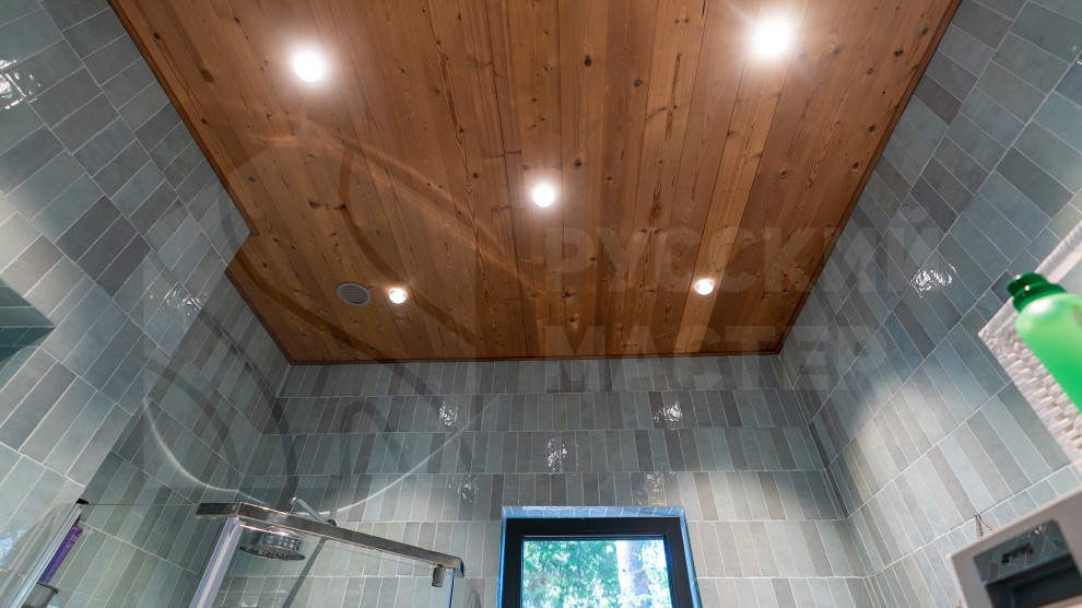 Гостевой дом: фасад из скандинавской доски, рейки из тика и шпонированные панели