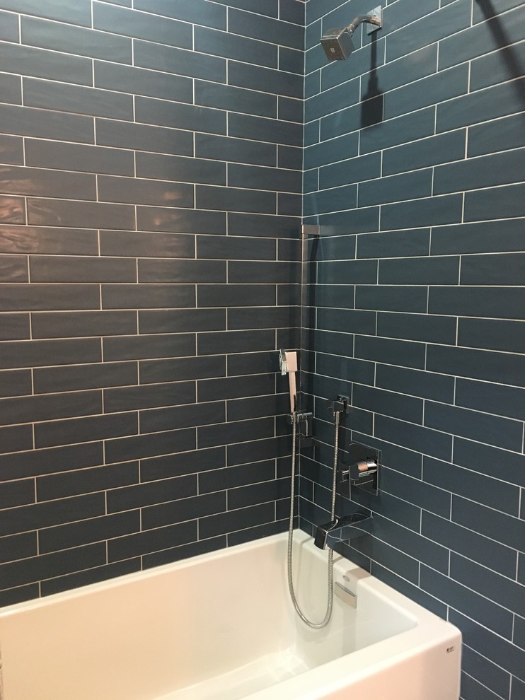 Mid-sized modern 3/4 bathroom in Edmonton with flat-panel cabinets, white cabinets, a drop-in tub, a double shower, a one-piece toilet, gray tile, ceramic tile, grey walls, ceramic floors, an undermount sink, engineered quartz benchtops, grey floor, a shower curtain and white benchtops.