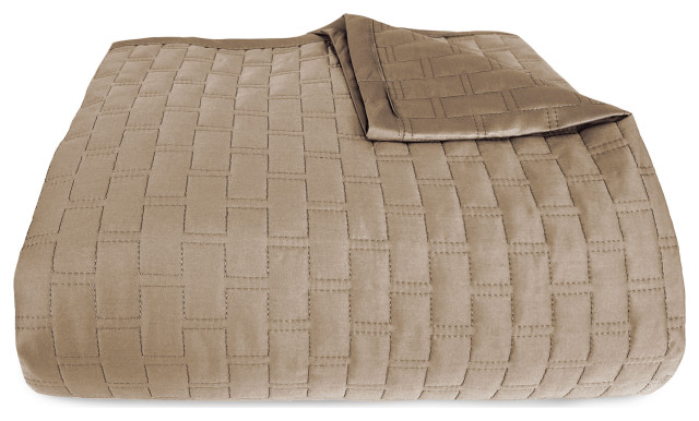 BedVoyage 100% Rayon Viscose Bamboo Quilted Coverlet, Champagne, Queen