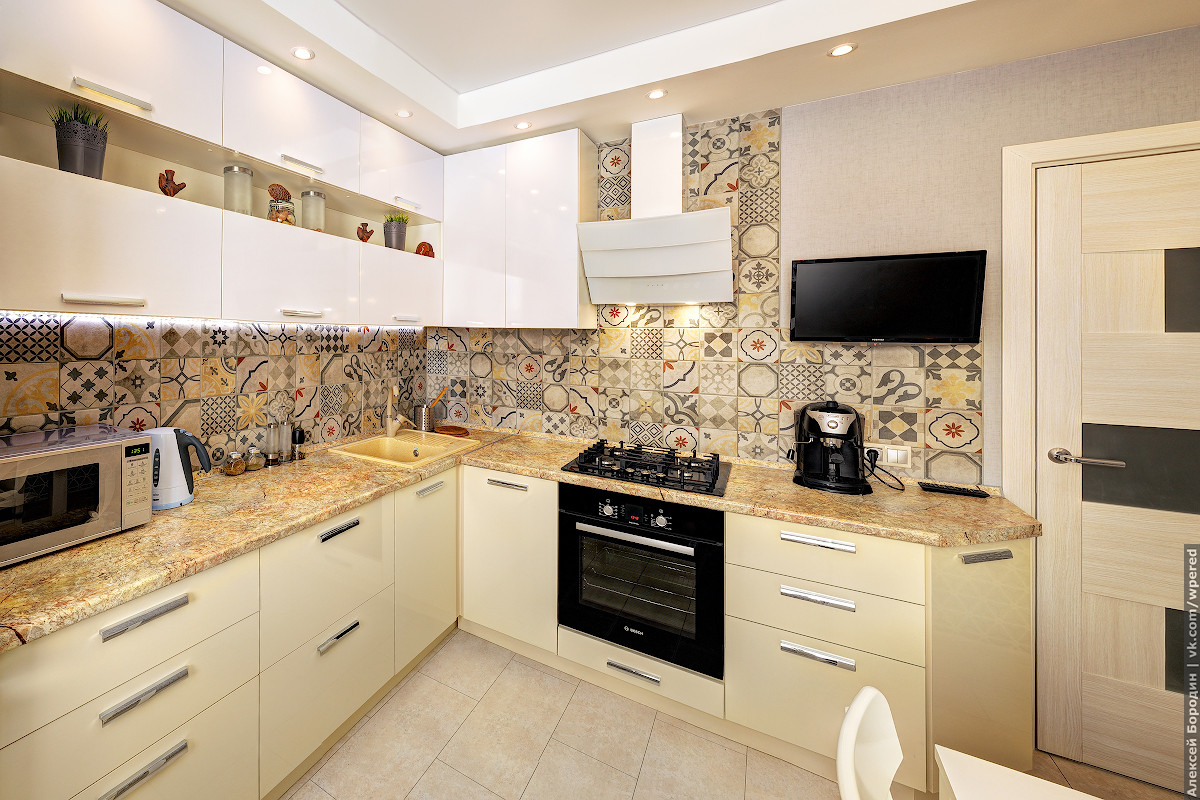 Кухня в тёплых тонах