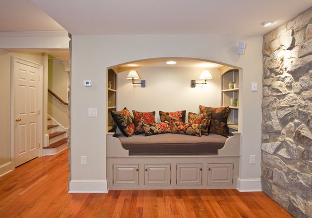 Basement Reading Nook klassisch-keller