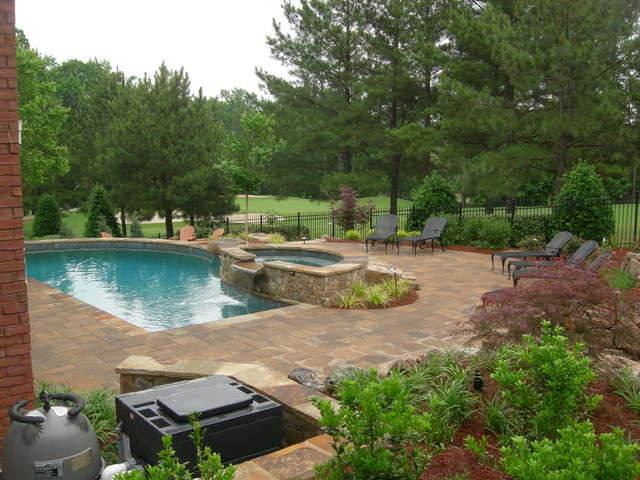 Resort Style Backyard klassisch-garten