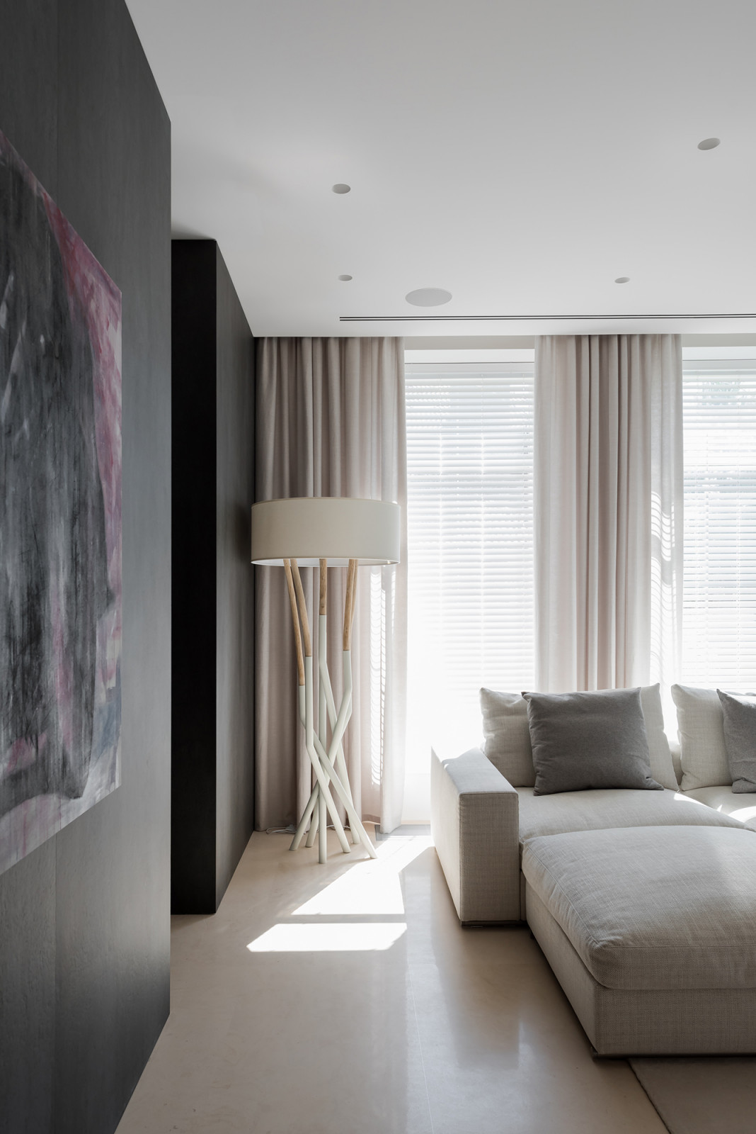 Интерьеры загородного дома в поселке Монтевиль