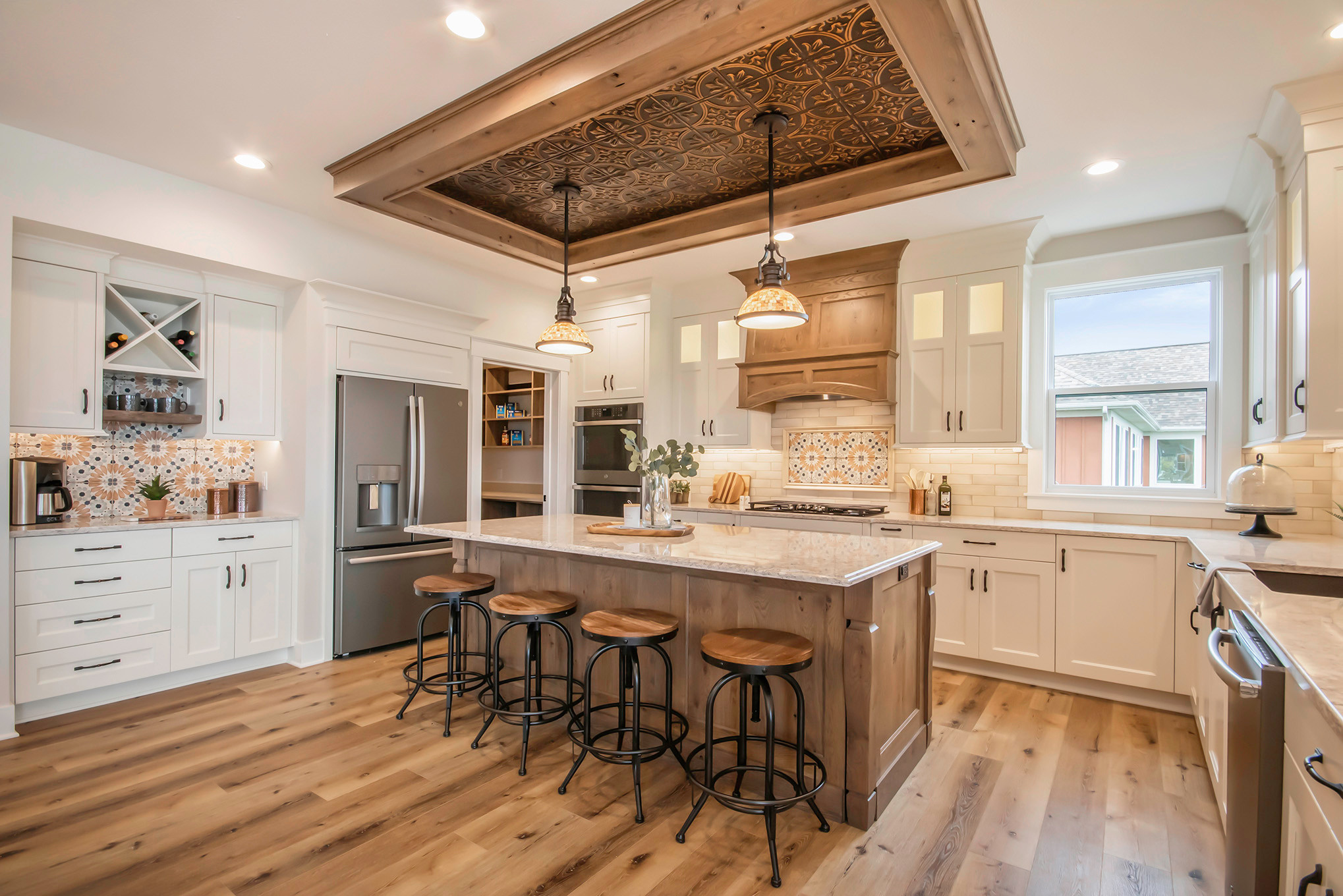 75 Vinyl Floor Kitchen Ideas You'll Love - December, 2025 | Houzz, image size:2038x1360